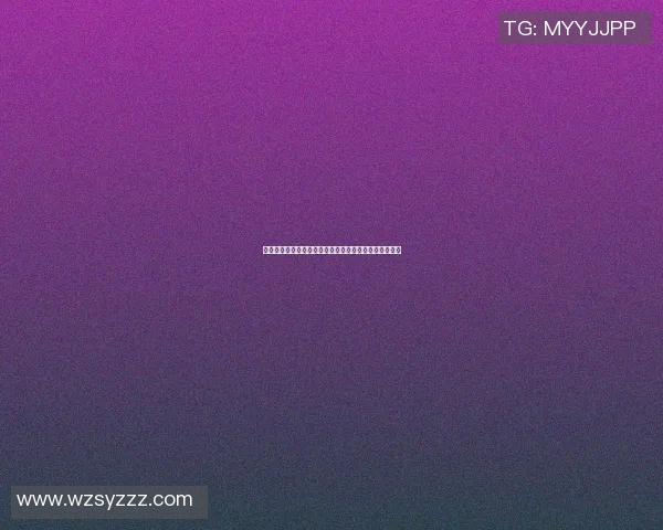 足球明星掰手腕高清图片展示运动激情与友谊的完美瞬间